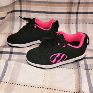 Girls pink heelys